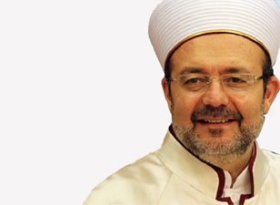 Din siyasetin emrine girmez, siyaset üstüdür