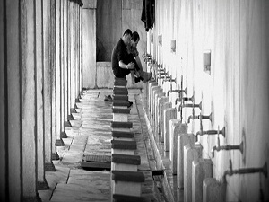 Kim güzelce abdest alırsa günahları bütün vücudundan çıkar