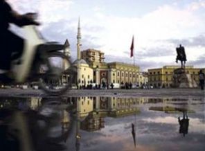 Arnavutluk'a nüfusundan çok turist geldi