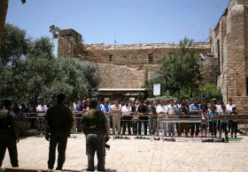 İsrail İbrahim Camisini Kapatacak