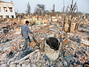 Myanmar'da camiler bile ateşe verildi