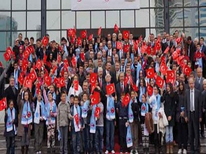 Arınç ve Avcı 3 bin öğrenciyi yolcu etti