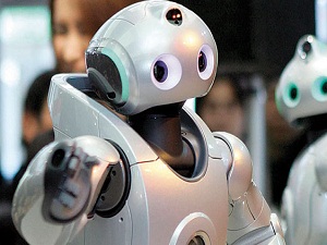 Düşünen robot, tablet ayna geliyor