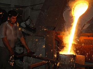 İşçinin alın teri metali eritti