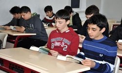Öğrencilere 60 bin Necip Fazıl kitabı dağıtıldı
