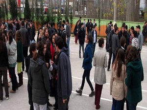 Veliler de öğretmenler de serbest kıyafete karşı