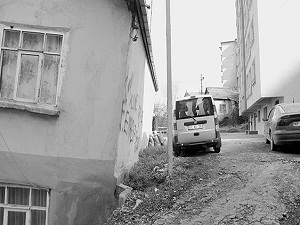 Evleri zarar görenlere kira yardımı yapıyoruz