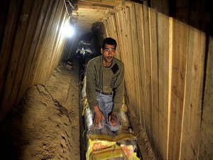 Gazze'de tüneller sanayi bölgesi işlevi görüyor