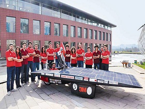 İlk dört tekerlekli güneş aracını yaptılar