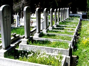 İnsan, 'diri olarak topraktan çıkarılacak mıyım?' der