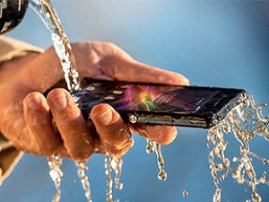 Sony'den su geçirmez telefon!
