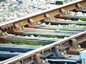 Almanya'da metal hırsızları trenleri geciktiriyor