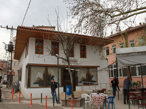CHP’li belediyenin kütüphane yaptığı cami ibadete açıldı