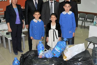 Öğrenciler 50 bin mavi kapakla engellilere destek oldu