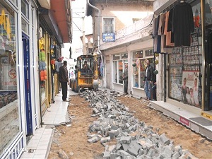 Kığılı Camii geçidine andezit taşı