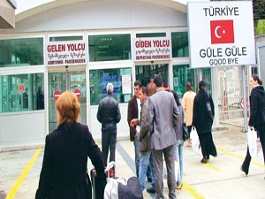 Sarp Sınır Kapısı ihtiyaca cevap veremiyor