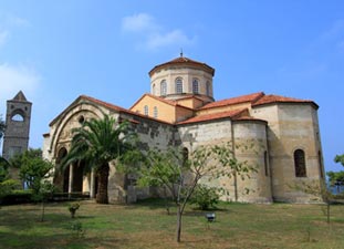 Trabzon Ayasofya'sında pratik 'perdeli' çözüm