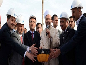 Görmez, üniversitede cami temeli attı