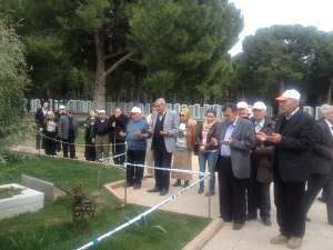 Darülaceze sakinlerini Çanakkale Şehitliği’nde dua etti