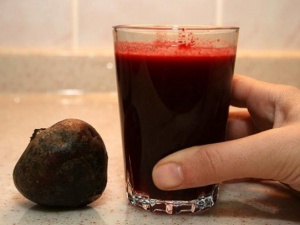 Yüksek tansiyona karşı kırmızı pancar suyu