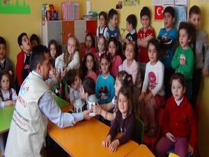 Harçlıklarını Afrikalı çocuklara gönderdiler