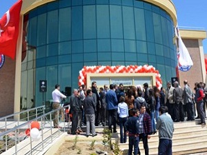 Türkiye'nin en büyük fakülte kütüphanesi açıldı