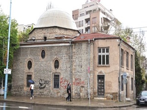 Camiyi meyhane yaptılar