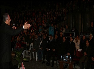 Peygamber sevgisi meydana sığmadı!