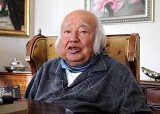 Adnan Menderes'in avukatı Burhan Apaydın vefat etti