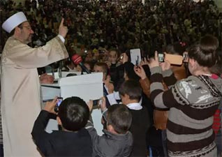 Görmez: Çocuklar benim arkadaşım, dokunmayın!