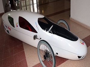 Öğrenciler hidrojenle çalışan otomobil üretti