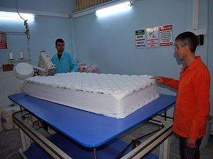 Hükümlüler geç tutuşan yatak üretti