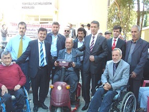 Belediye 34 Akülü Engelli Aracı Dağıttı