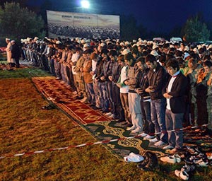15 bin kişi Çanakkale şehitlerini Namazla yad etti