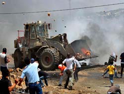 İsrail buldozerleri, Gazze'ye girdi