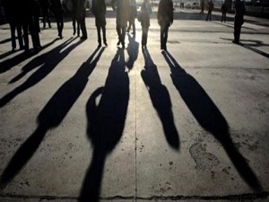 Gençler hem işsiz, hem ucuz iş gücü!