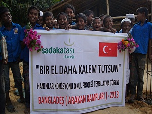Arakan'da bir el daha kalem tutsun diye bir araya geldiler