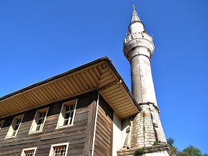 Silahtar Ağa Camii’ne tarihî eser diye WC yapılamıyor
