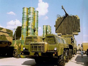 İran ambargo tanımıyor; S-300 üretiyor