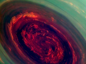 Satürn'de dev kasırga görüntülendi