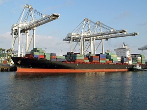 Dış ticaret açığı azaldı