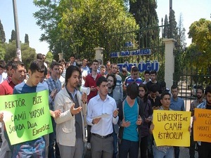 Ege Üniversitesi'nde mescit tartışmaları sürüyor