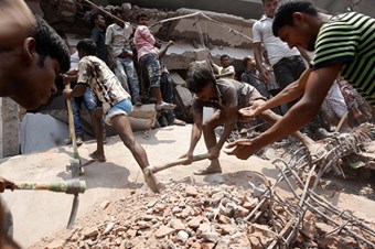 Bangladeş'te çöken binanın mühendisi gözaltına alındı