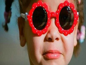 Çocuklara güneş gözlüğü tavsiyesi