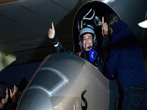 Güneş enerjisiyle uçuşta başarı