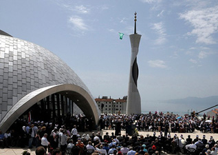 Osmanlı'dan sonra ilk kez ezanla buluştular