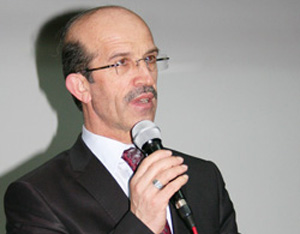 Din adamları toplumun kandilleri, örnek olmalı