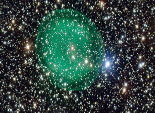 Ölen yıldızın etrafındaki yeşil bulut