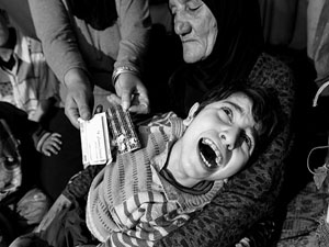 Esed'den kaçan engelli çocuklar