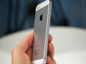 Ucuz iPhone geliyor ama...